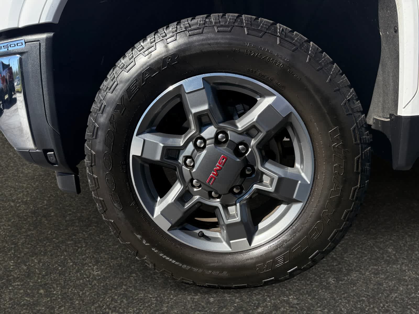 Used 2025 GMC Sierra 2500 SLT w/ SLT Premium Package AWD/4WD image 14