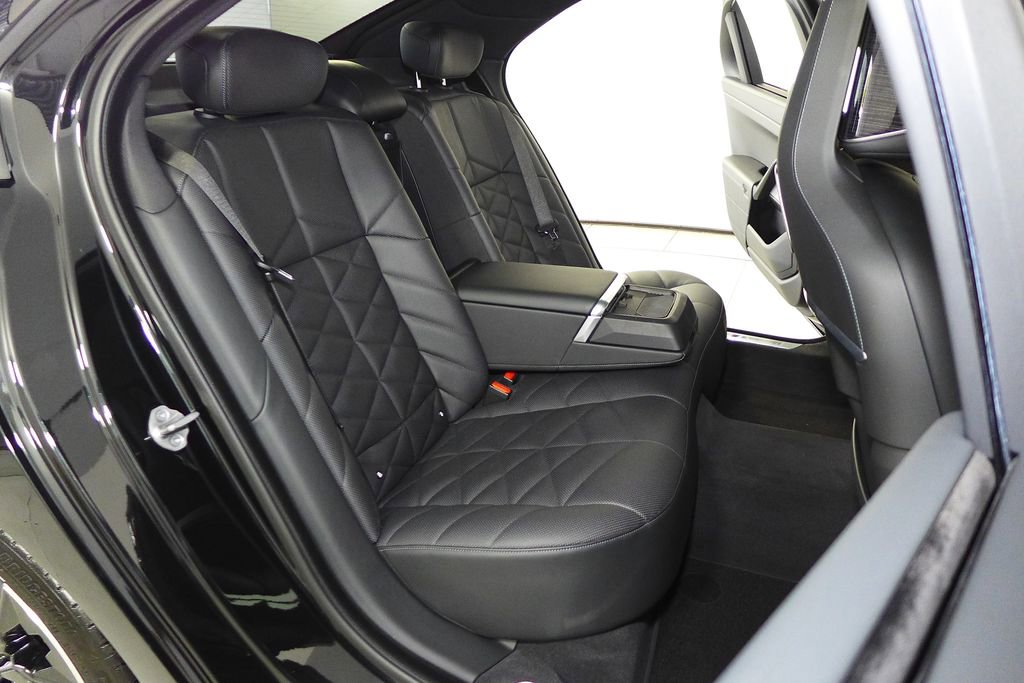 Used 2023 BMW 740i w/ Parking Assistance Package RWD image 20