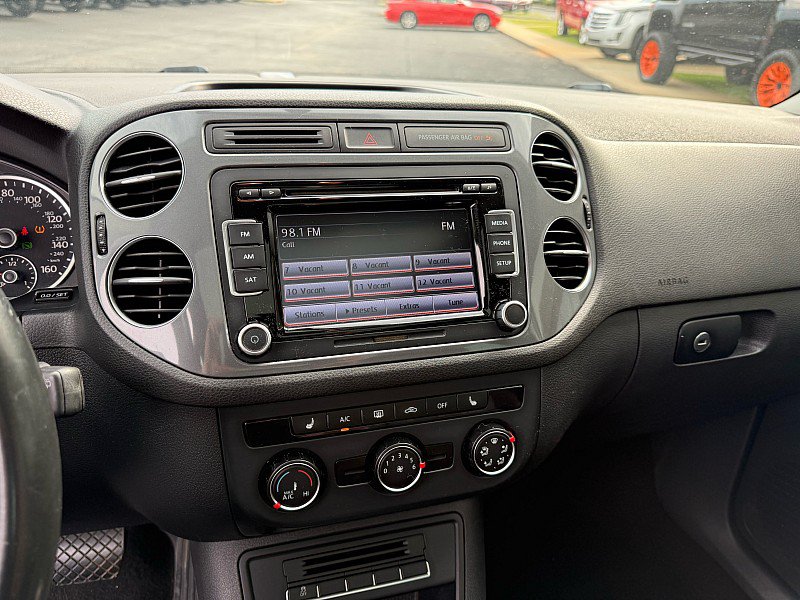 Used 2015 Volkswagen Tiguan SE FWD image 25