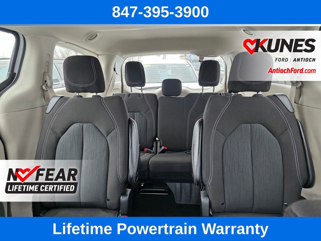 Used 2023 Chrysler Voyager LX image 35