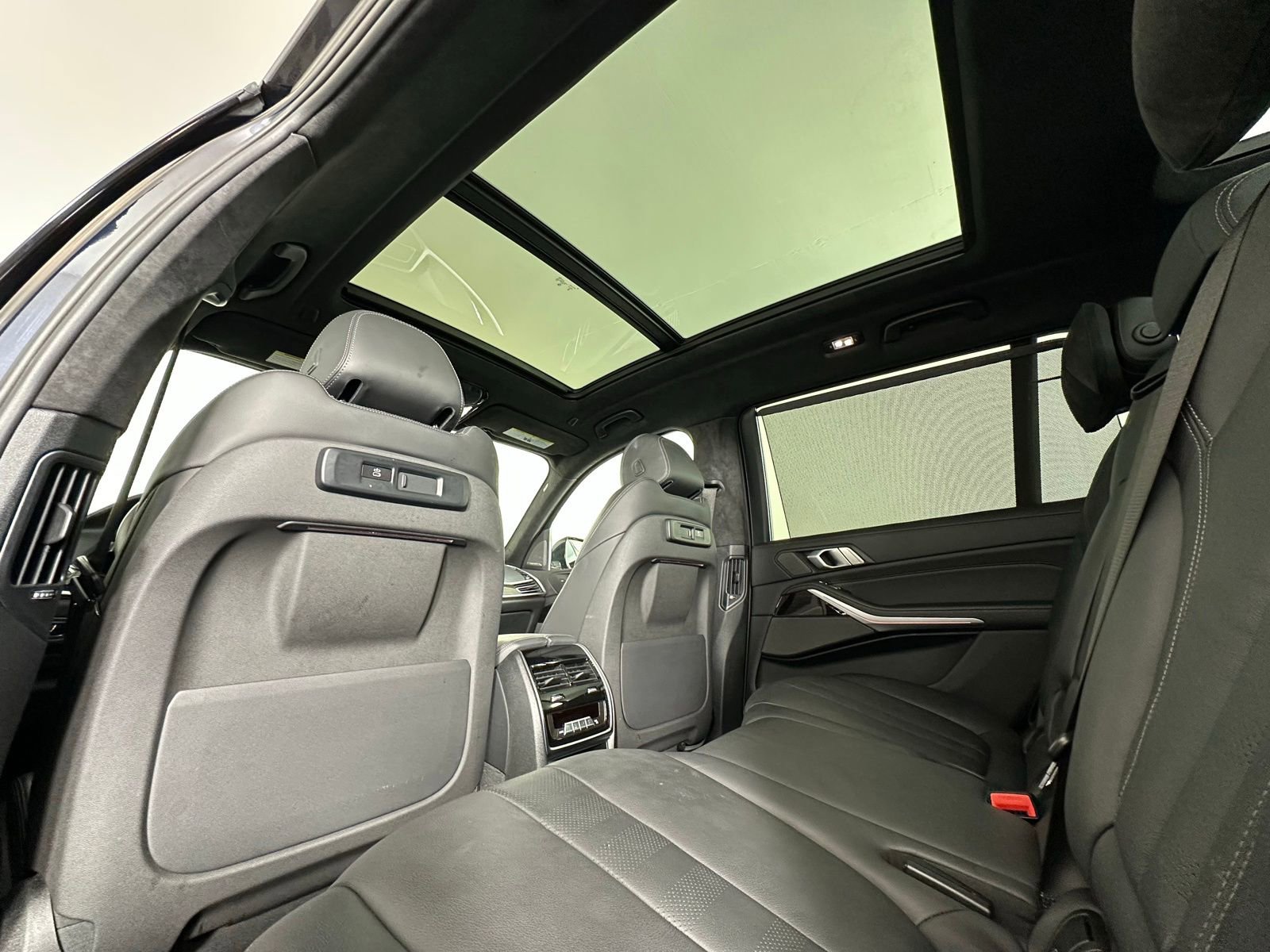 Used 2020 BMW X7 xDrive40i w/ M Sport Package image 9