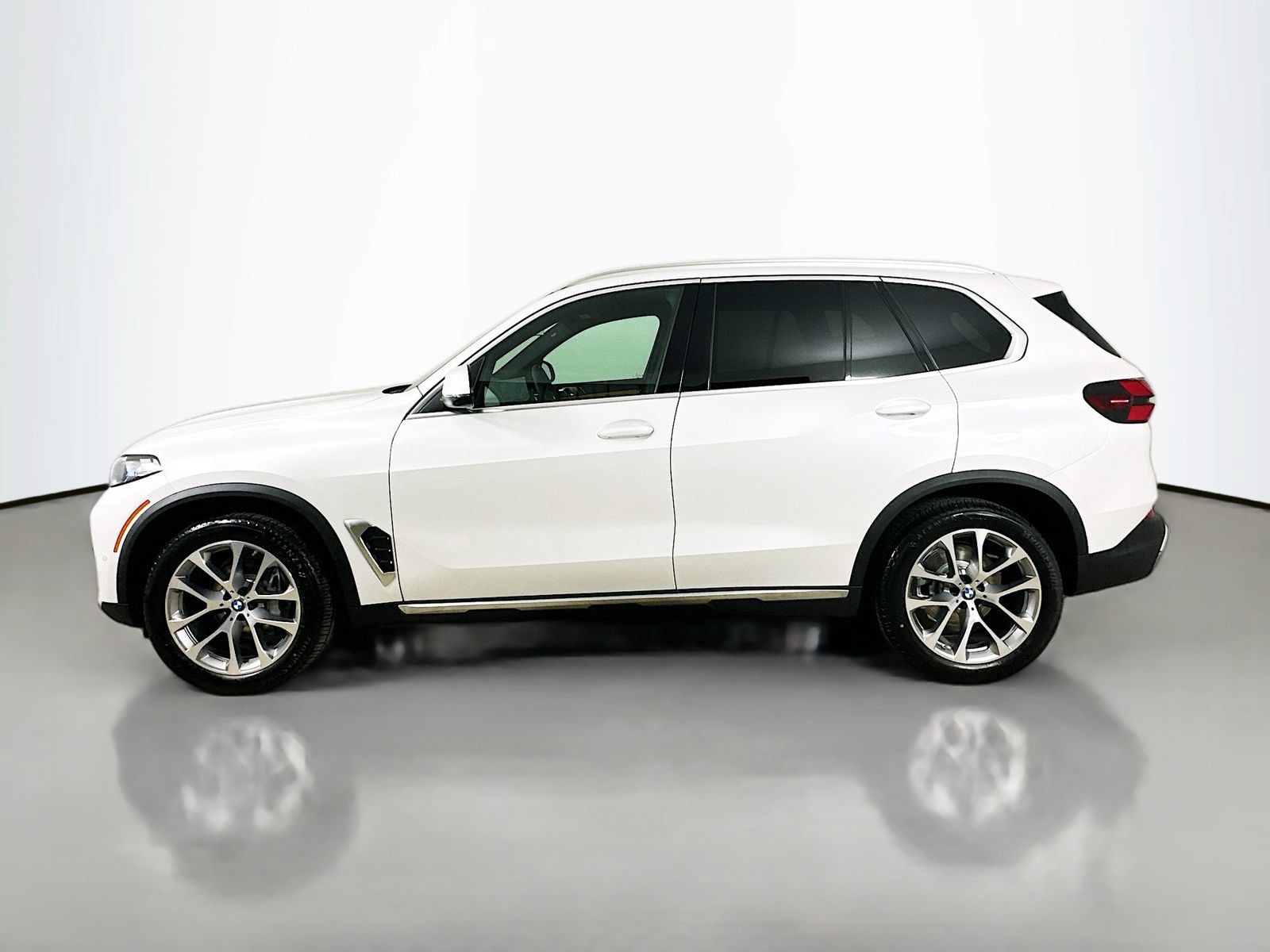 New 2026 BMW X5 xDrive40i w/ Premium Package AWD/4WD image 8