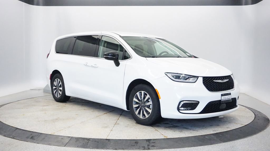 Used 2024 Chrysler Pacifica Limited FWD image 9