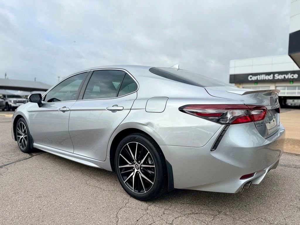 Used 2022 Toyota Camry SE FWD image 6