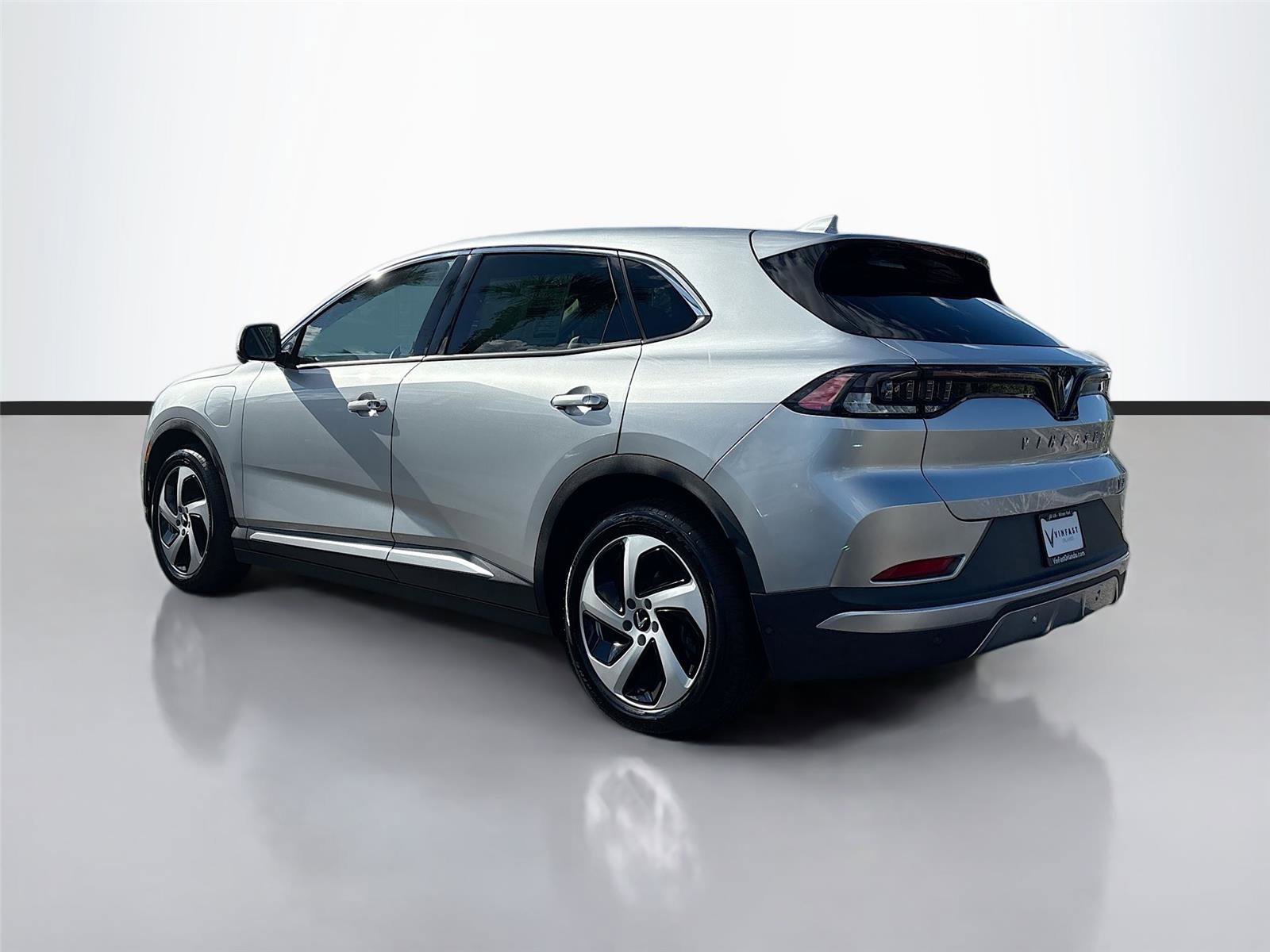 New 2025 VinFast VF 8 Eco image 5