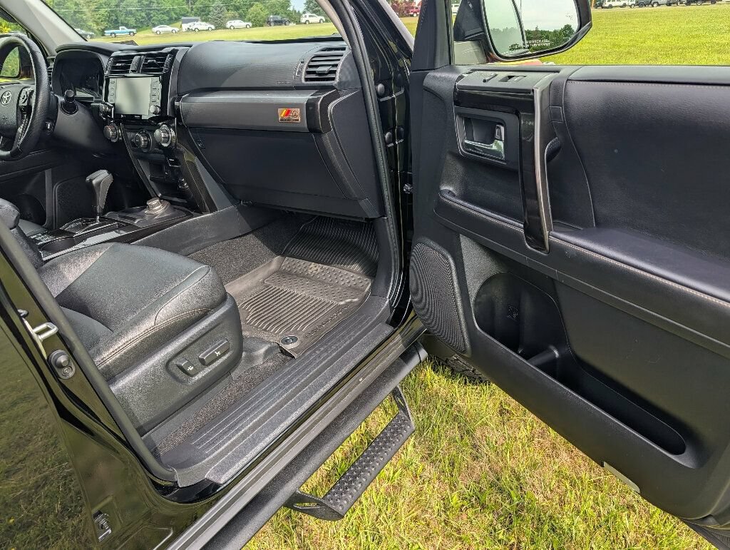 Used 2023 Toyota 4Runner 40th Anniversary SE AWD/4WD image 36