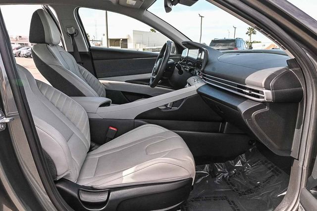 Used 2025 Hyundai Elantra Limited image 15