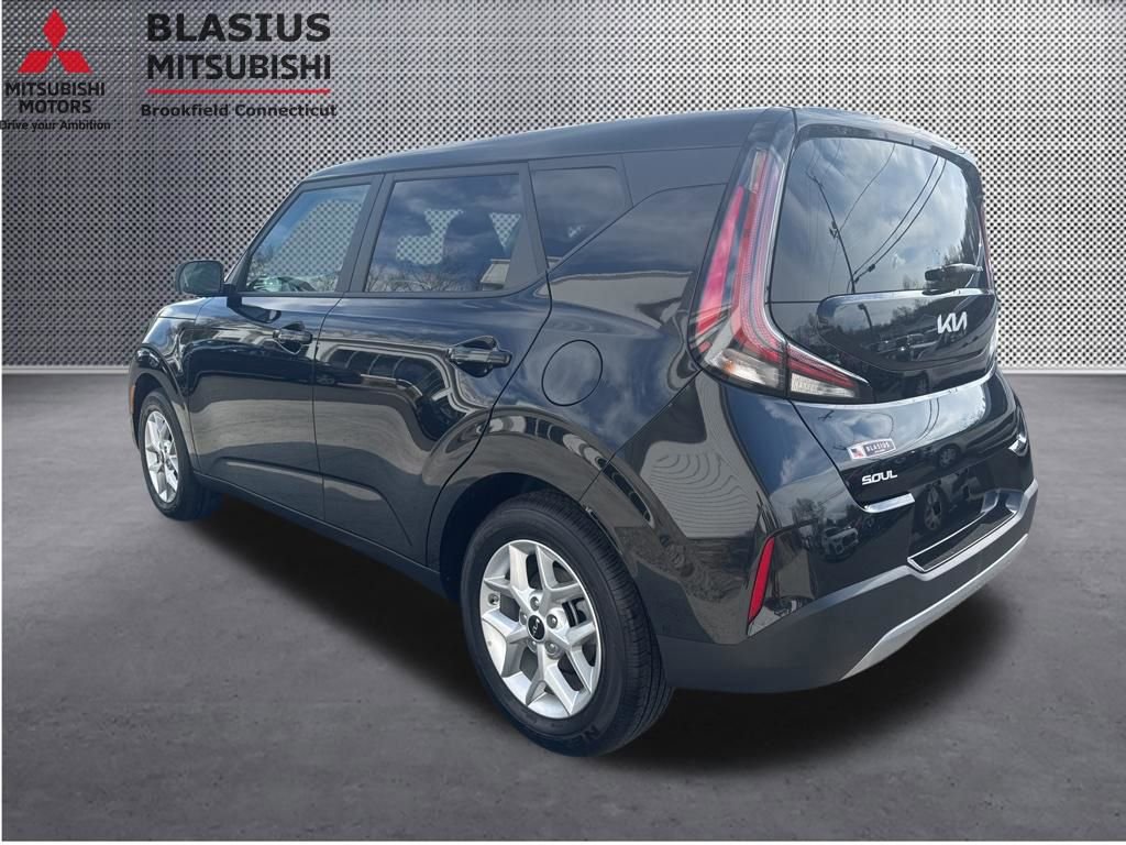 Used 2025 Kia Soul LX w/ LX Technology Package FWD image 16