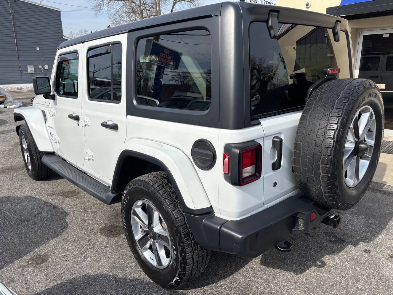 Used 2019 Jeep Wrangler Unlimited Sahara image 7
