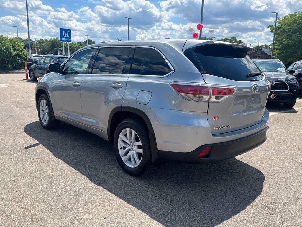 Used 2016 Toyota Highlander LE AWD/4WD image 5