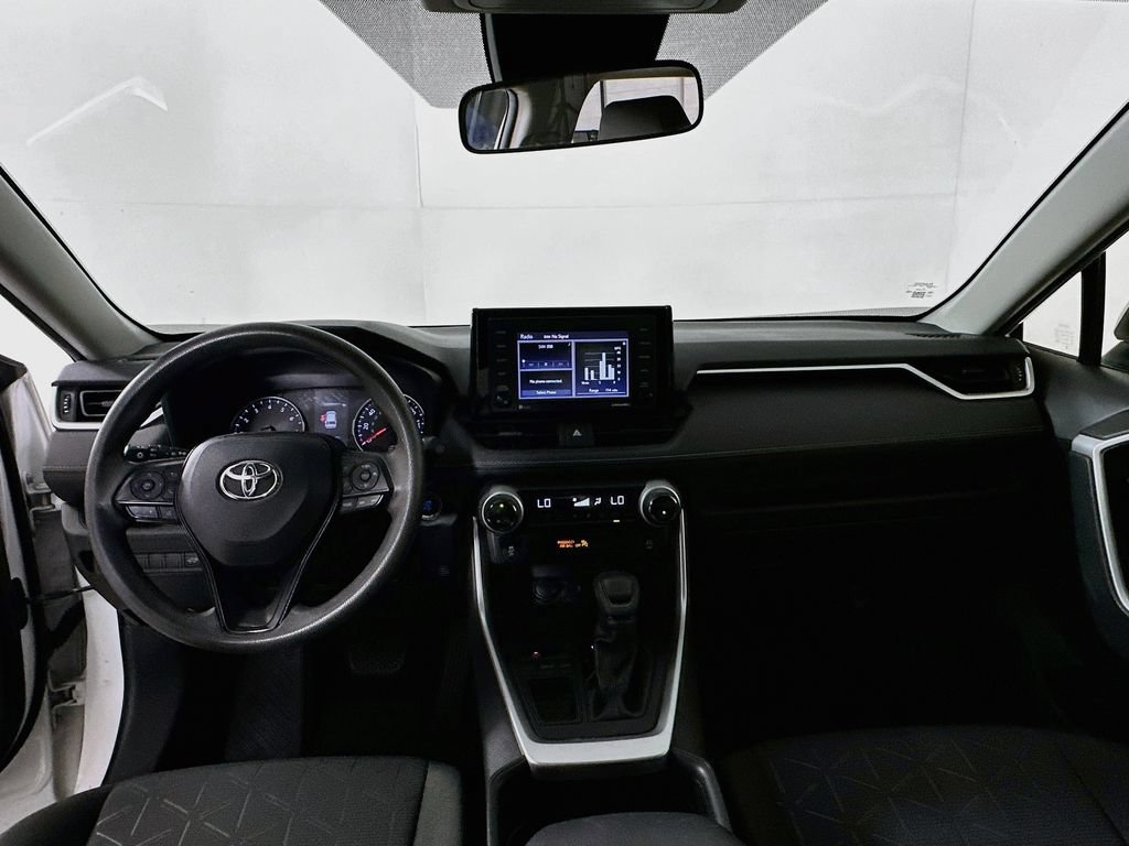 Used 2021 Toyota RAV4 XLE w/ Convenience Package FWD image 3