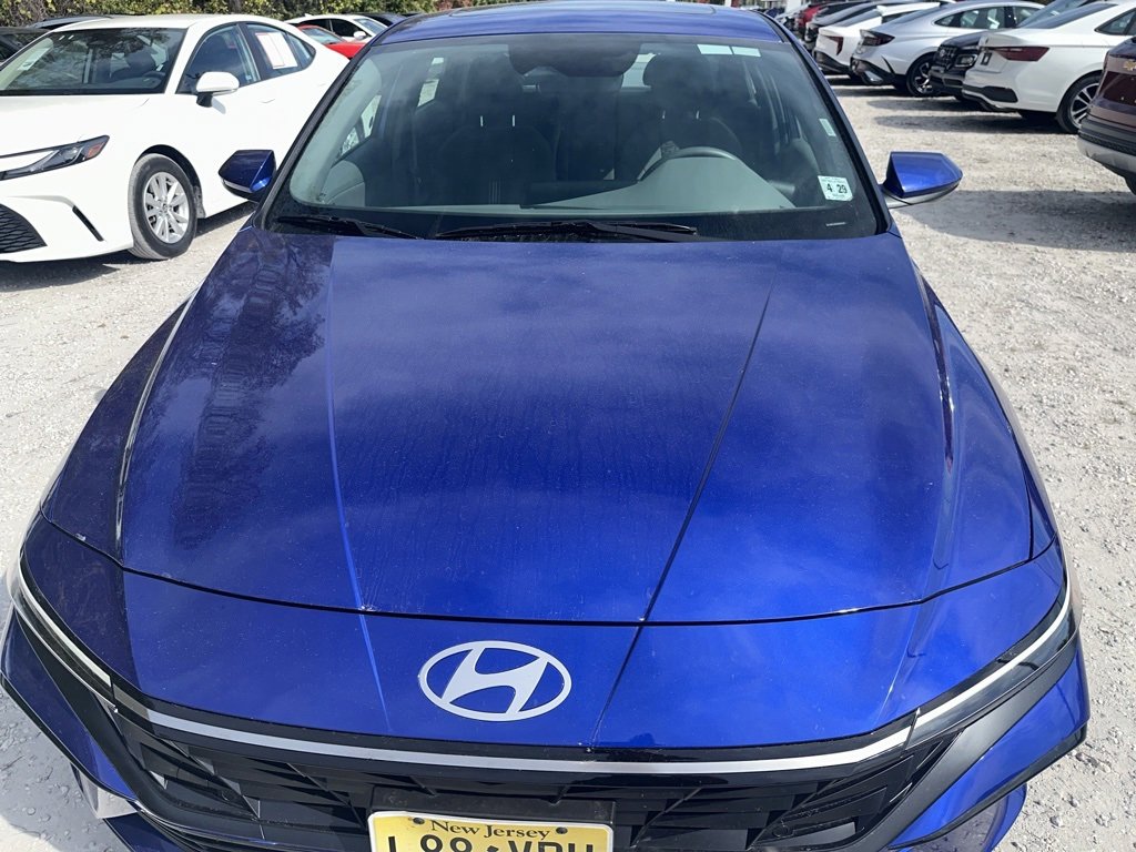 Used 2025 Hyundai Elantra SEL image 2