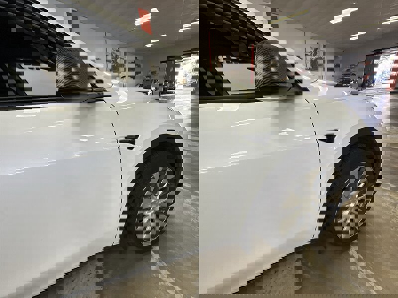 Used 2021 Tesla Model Y Long Range image 22