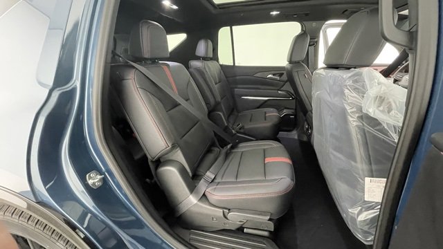 Used 2025 Chevrolet Traverse RS image 48