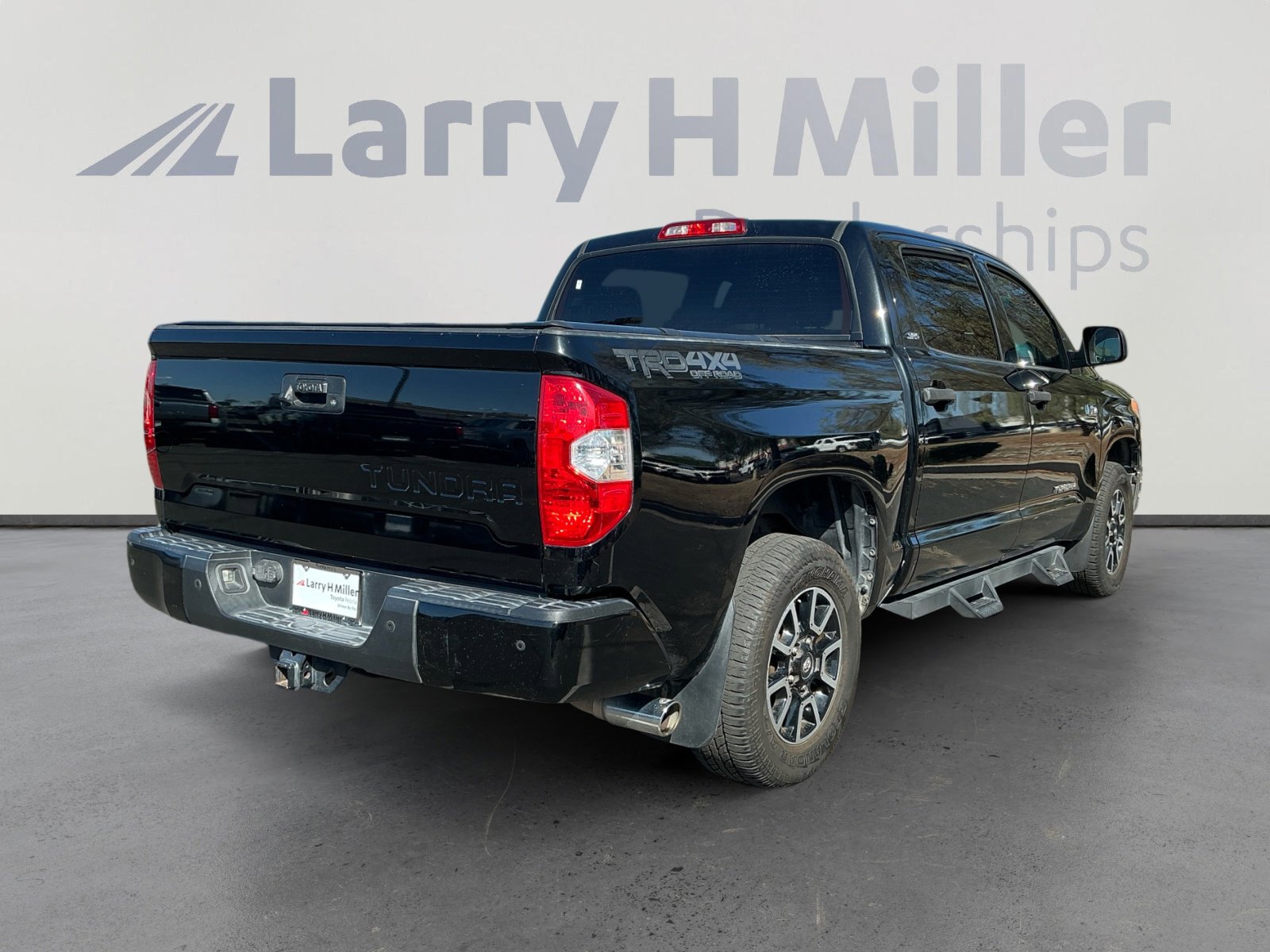 Used 2017 Toyota Tundra SR5 w/ TRD Off Road Package image 5