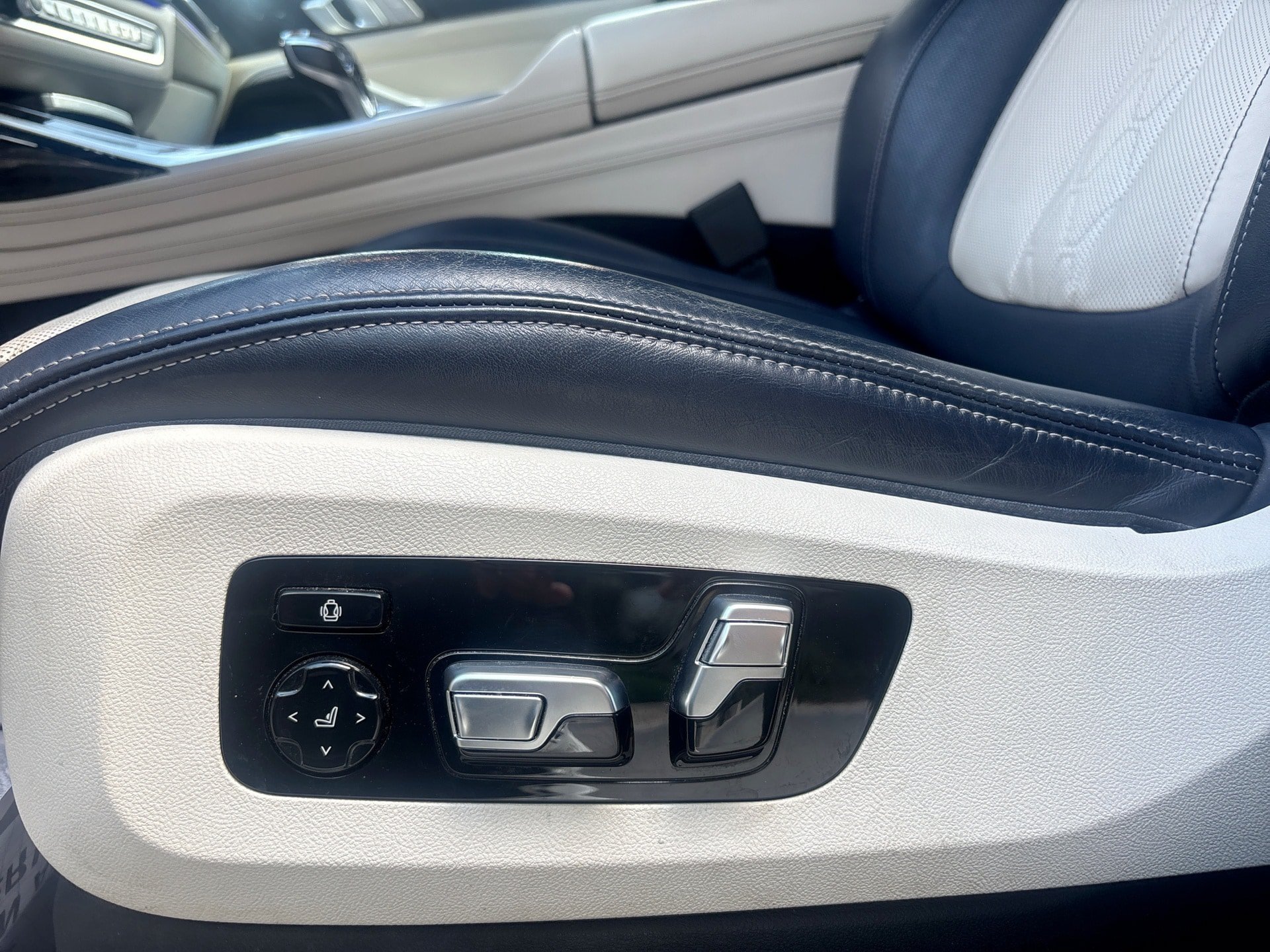Used 2021 BMW X7 M50i AWD/4WD image 14