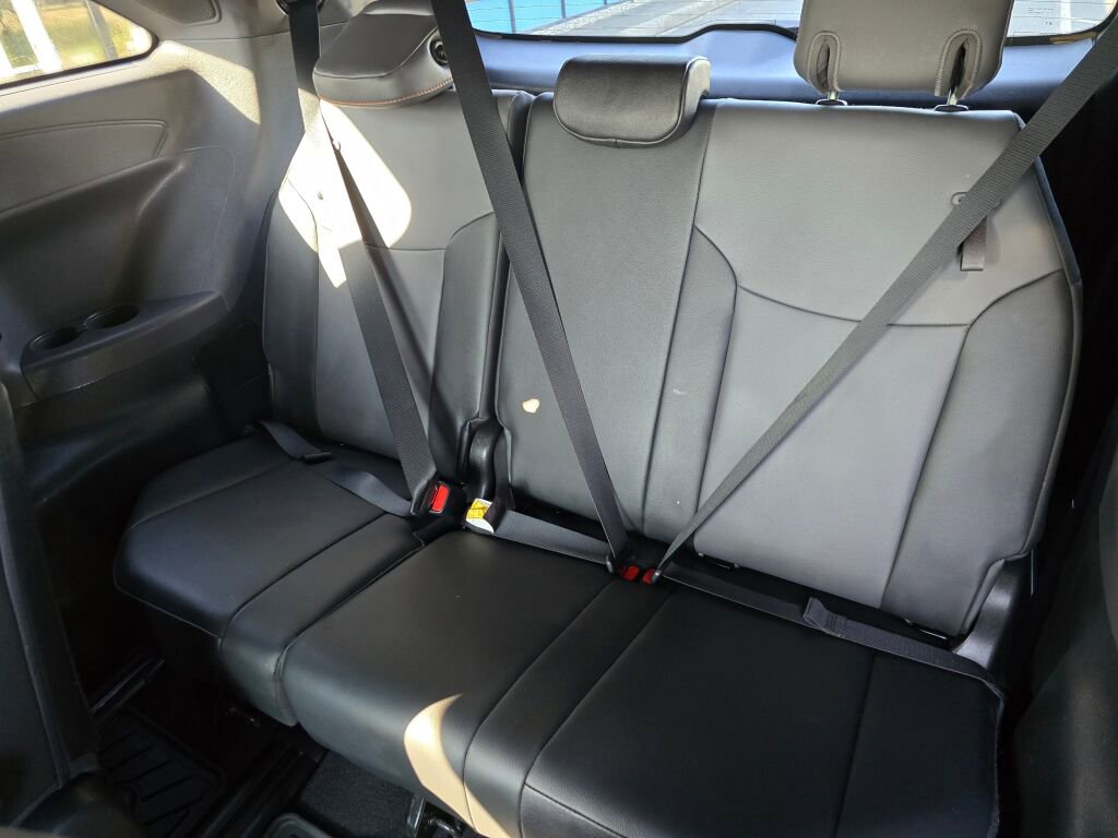 Used 2022 Toyota Sienna XSE image 14