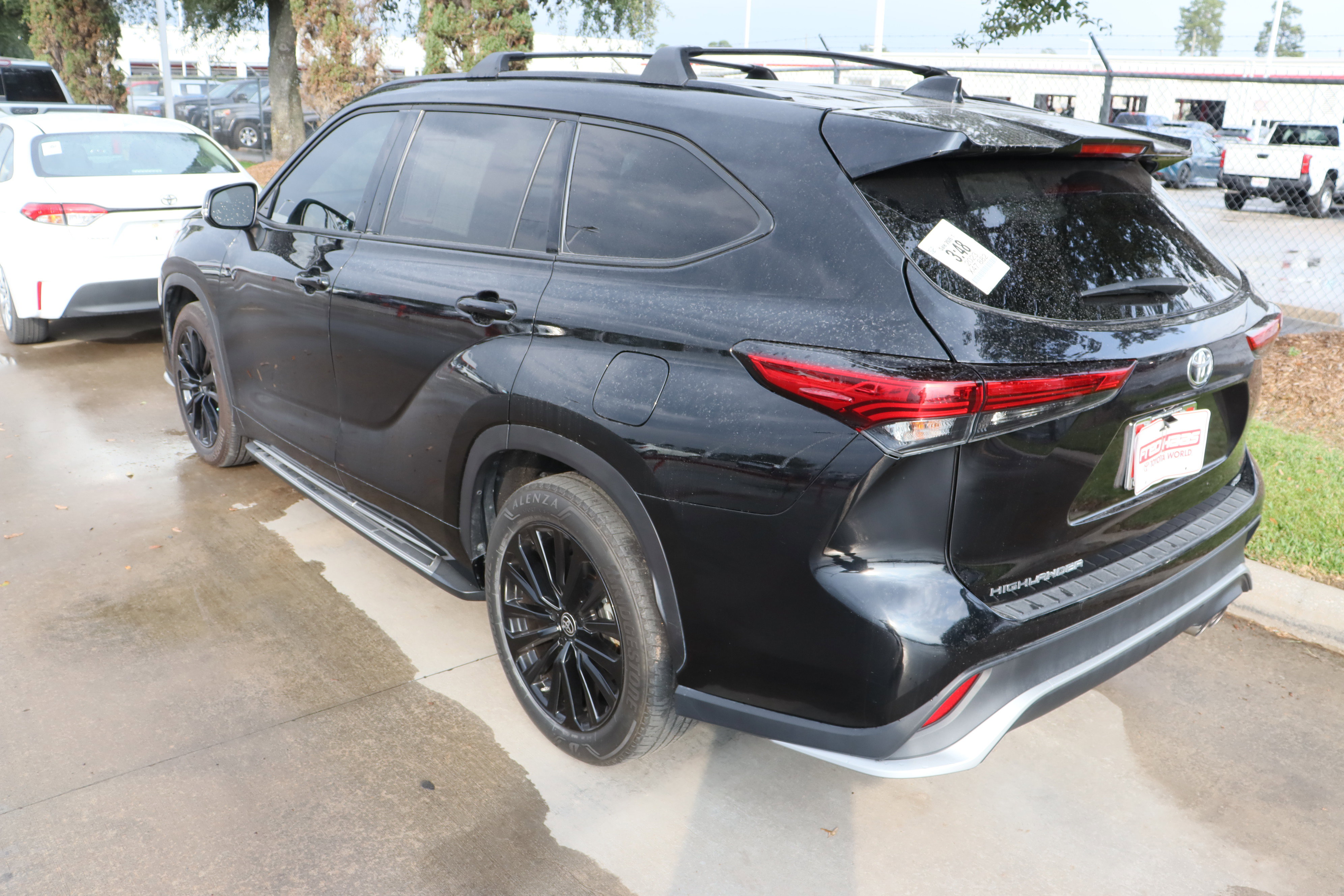 Used 2023 Toyota Highlander XSE image 6