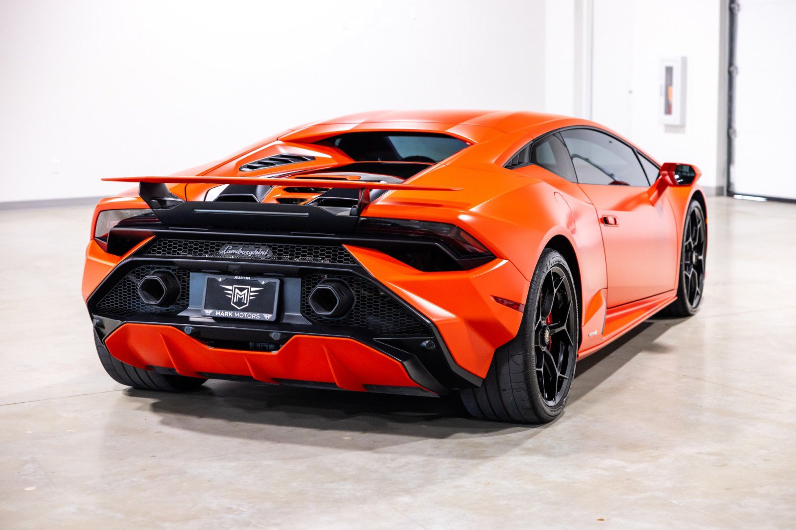 Used 2023 Lamborghini Huracan Tecnica RWD image 9