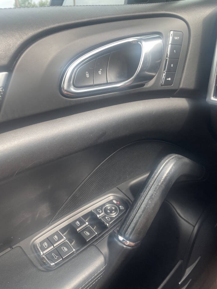 Used 2016 Porsche Cayenne GTS AWD/4WD image 19