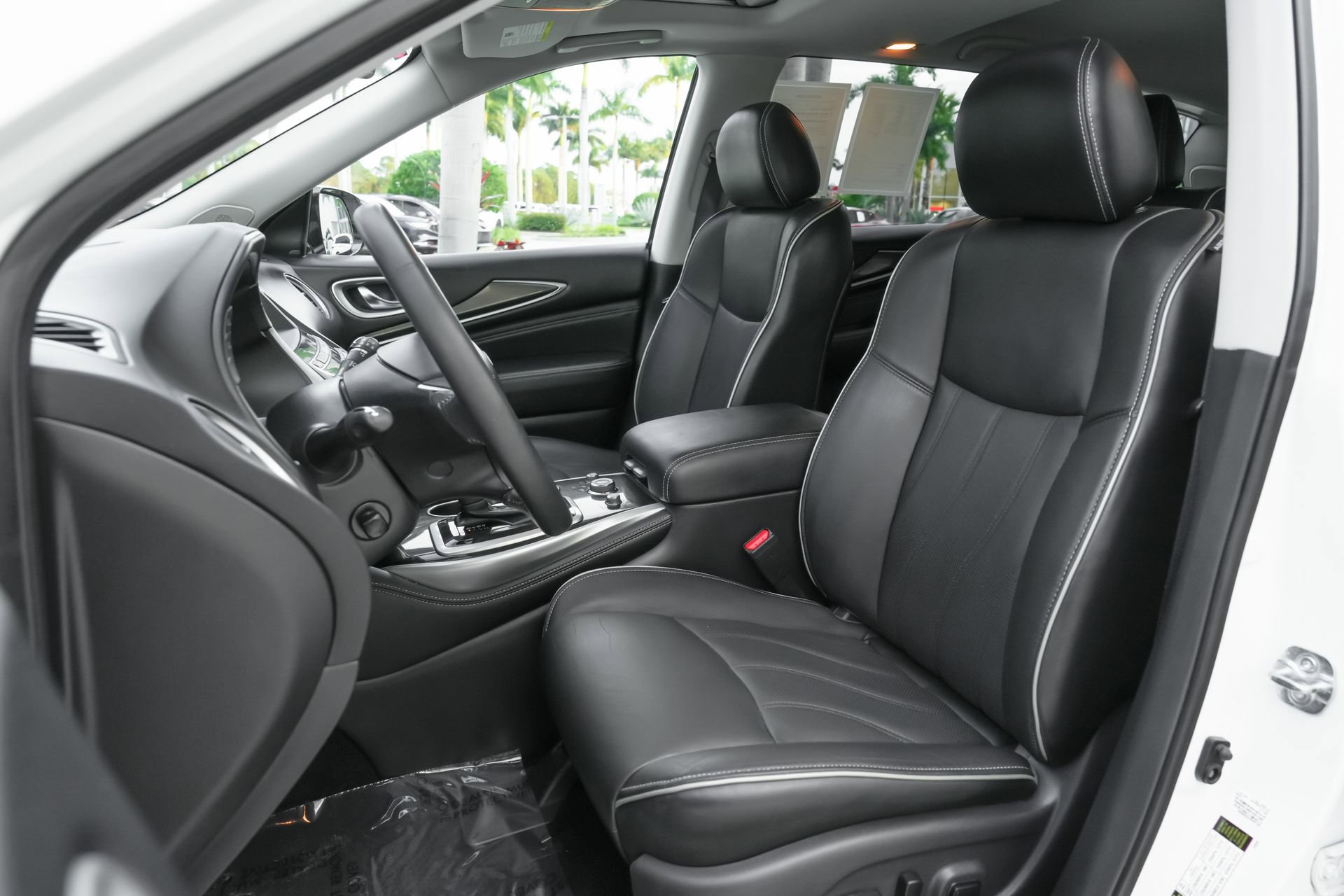 Used 2019 INFINITI QX60 Luxe w/ Essential Package image 6