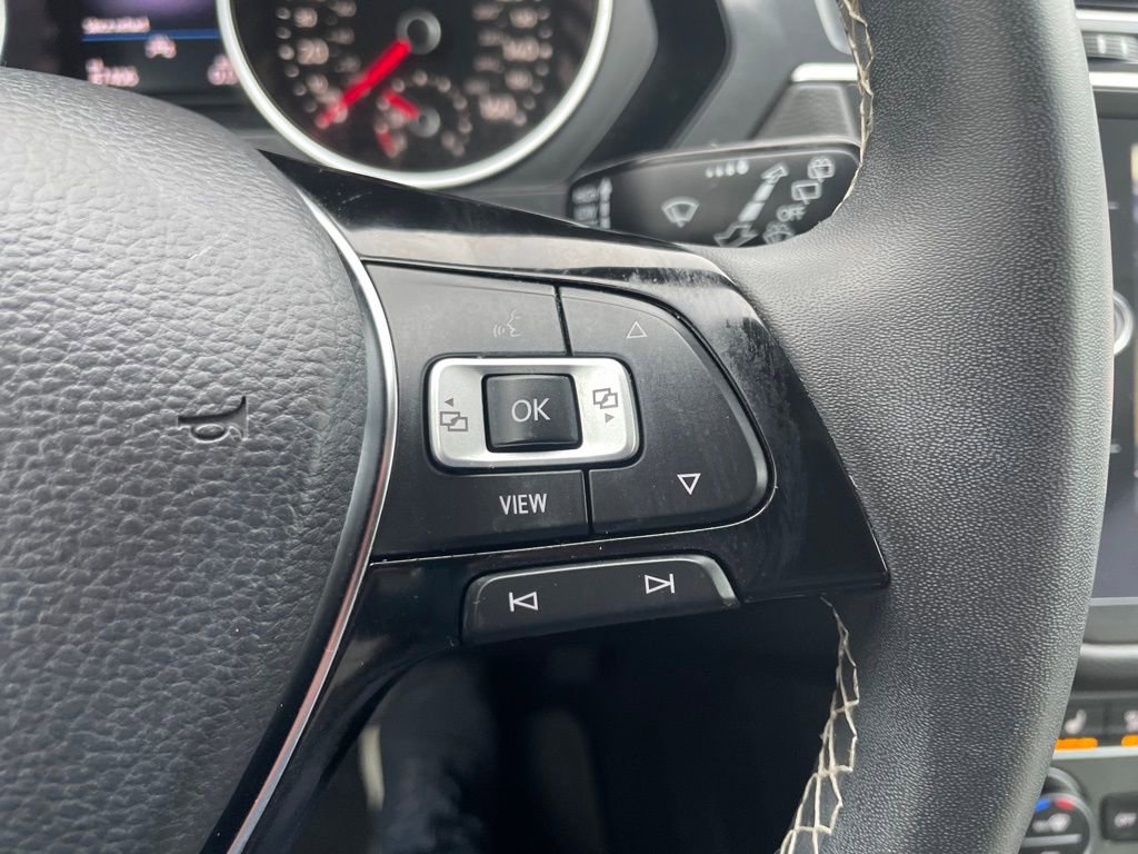 Used 2021 Volkswagen Tiguan SE w/ Panoramic Sunroof Package image 29