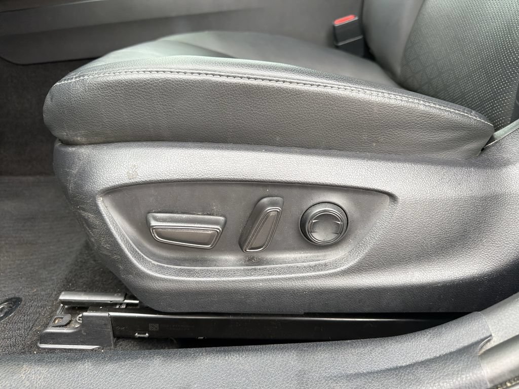 Used 2022 Toyota Camry XSE FWD image 10