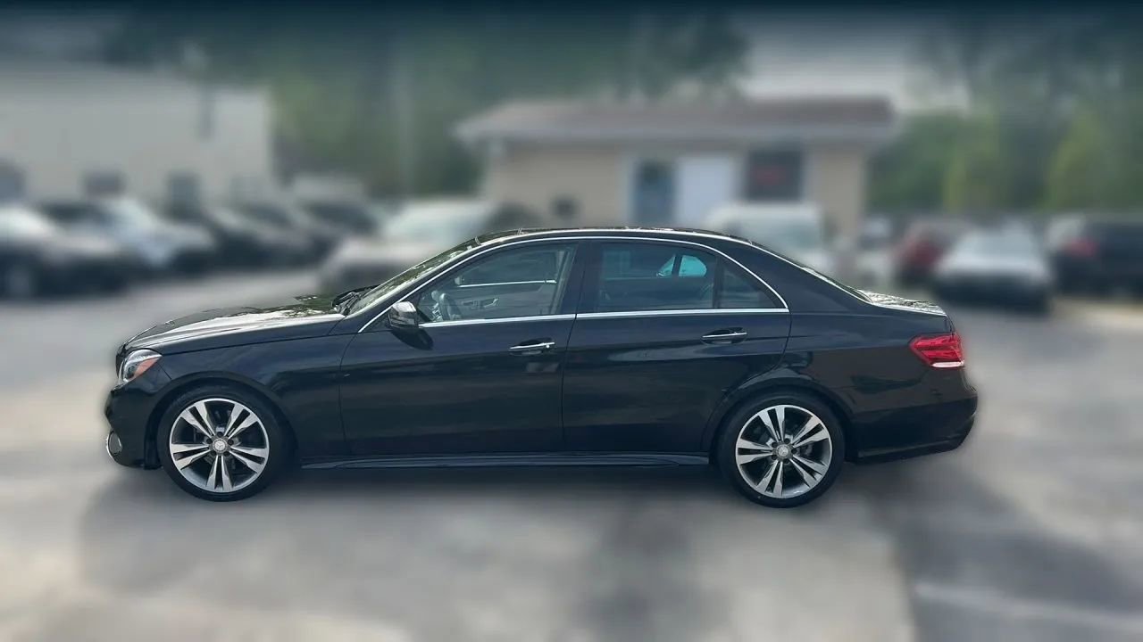 Used 2016 Mercedes-Benz E 350 4MATIC Sedan w/ Premium Package image 3