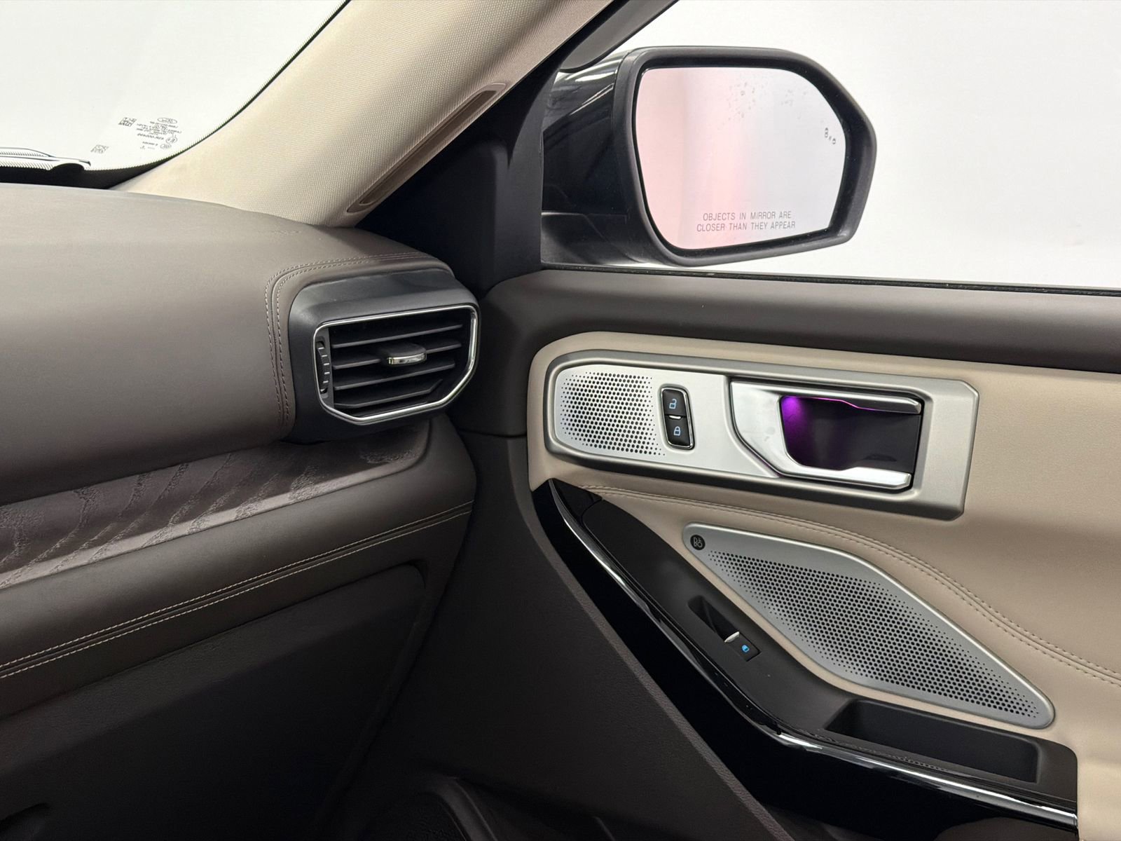 Used 2023 Ford Explorer Platinum w/ Technology Package image 33