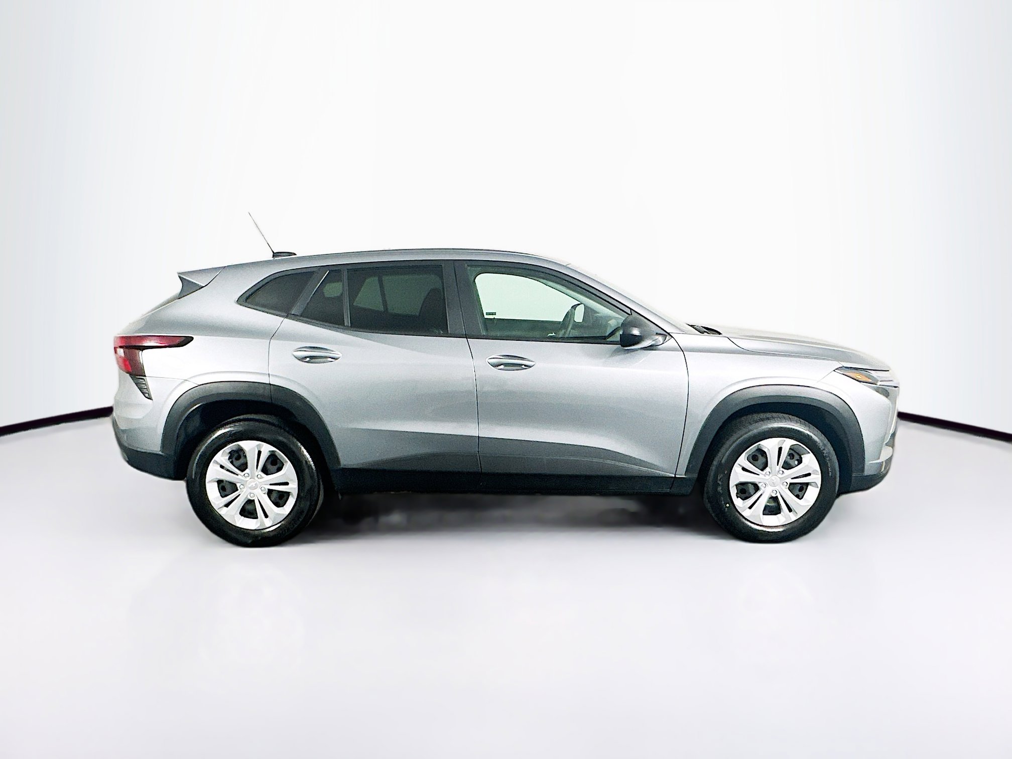 Used 2024 Chevrolet Trax LS w/ Driver Confidence Package FWD image 10