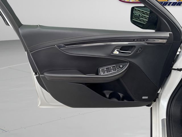 Used 2016 Chevrolet Impala LTZ w/ Enhanced Convenience Package image 6