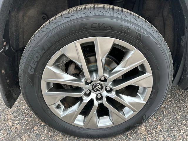 Used 2021 Toyota RAV4 XLE Premium AWD/4WD image 23