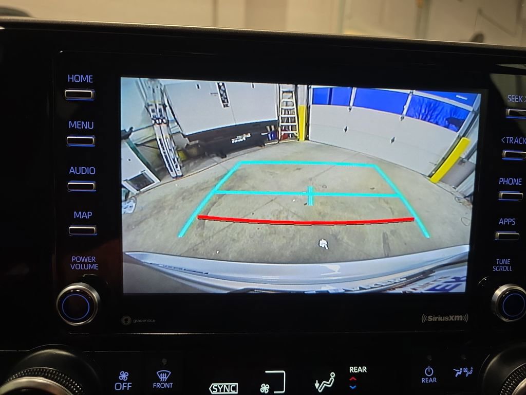 Used 2021 Toyota Highlander L image 24