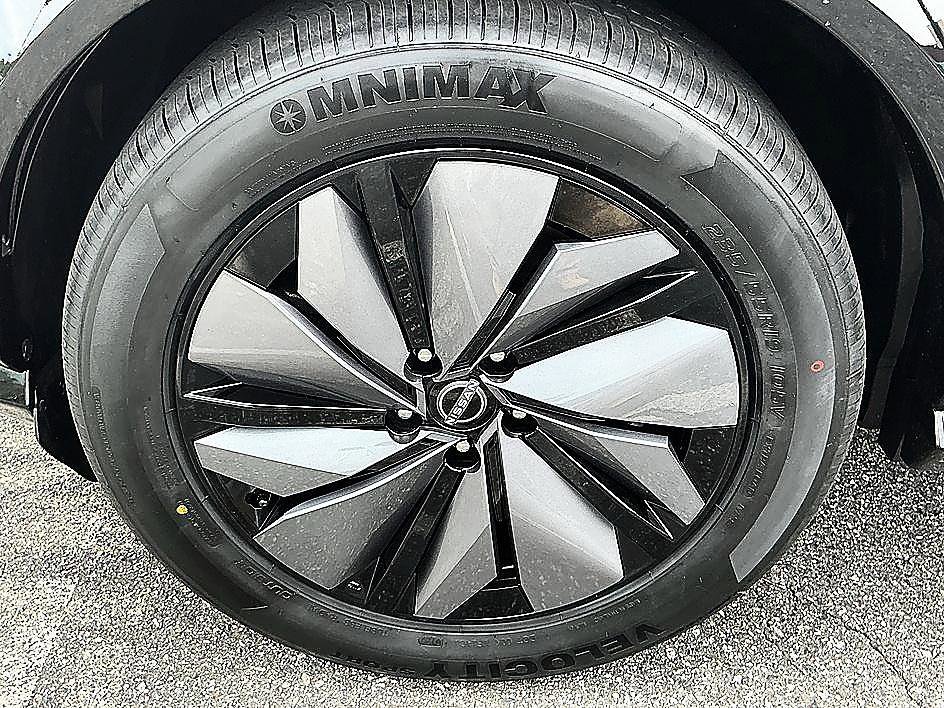 Certified 2023 Nissan Ariya FWD image 8