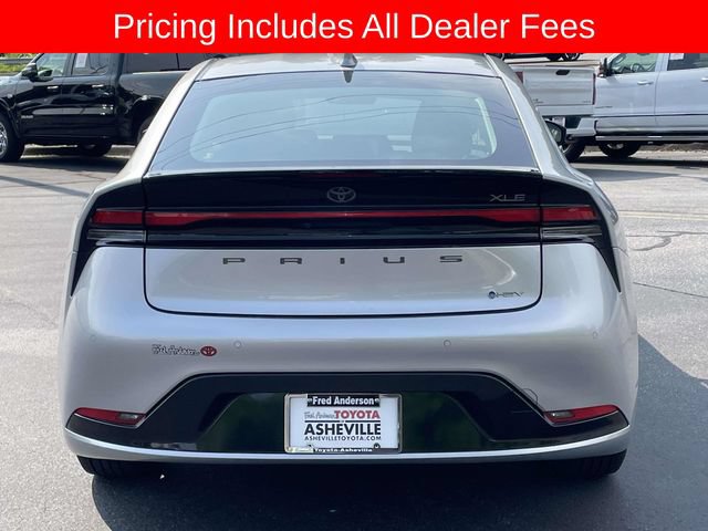 Used 2024 Toyota Prius XLE FWD image 4