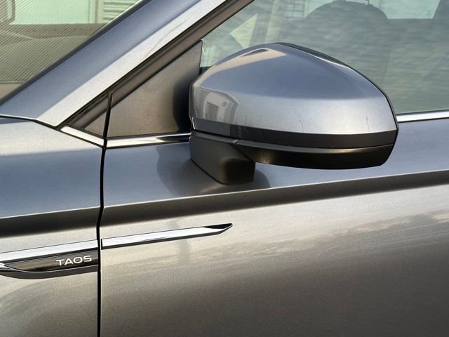 Certified 2022 Volkswagen Taos SE image 12
