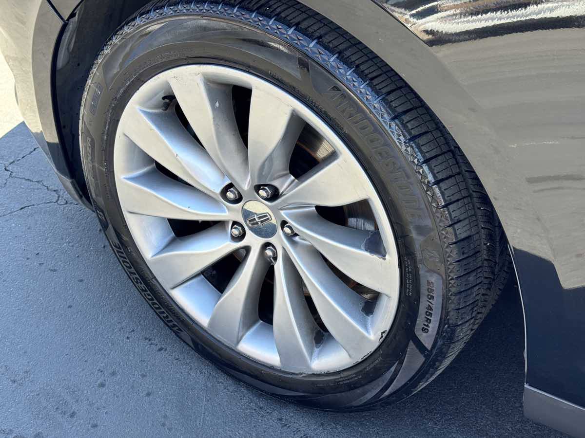 Used 2015 Lincoln MKS FWD image 23