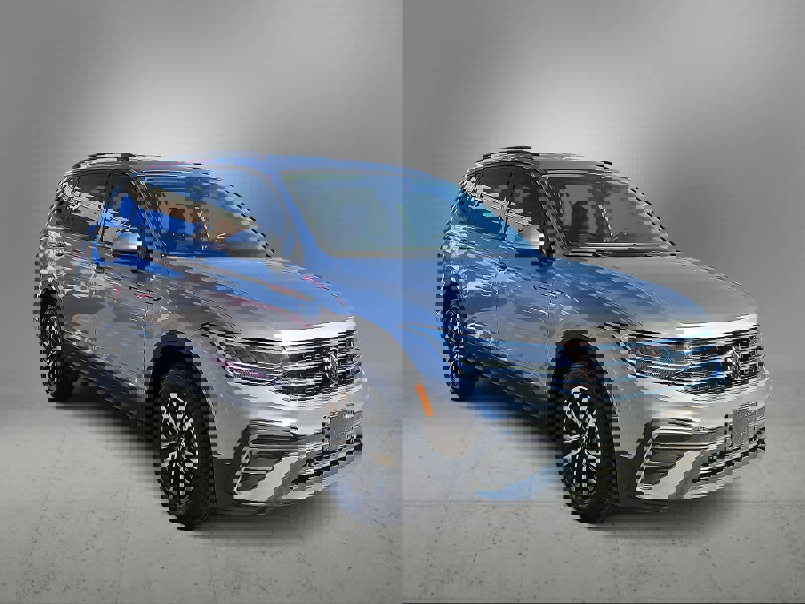 Used 2024 Volkswagen Tiguan S image 2