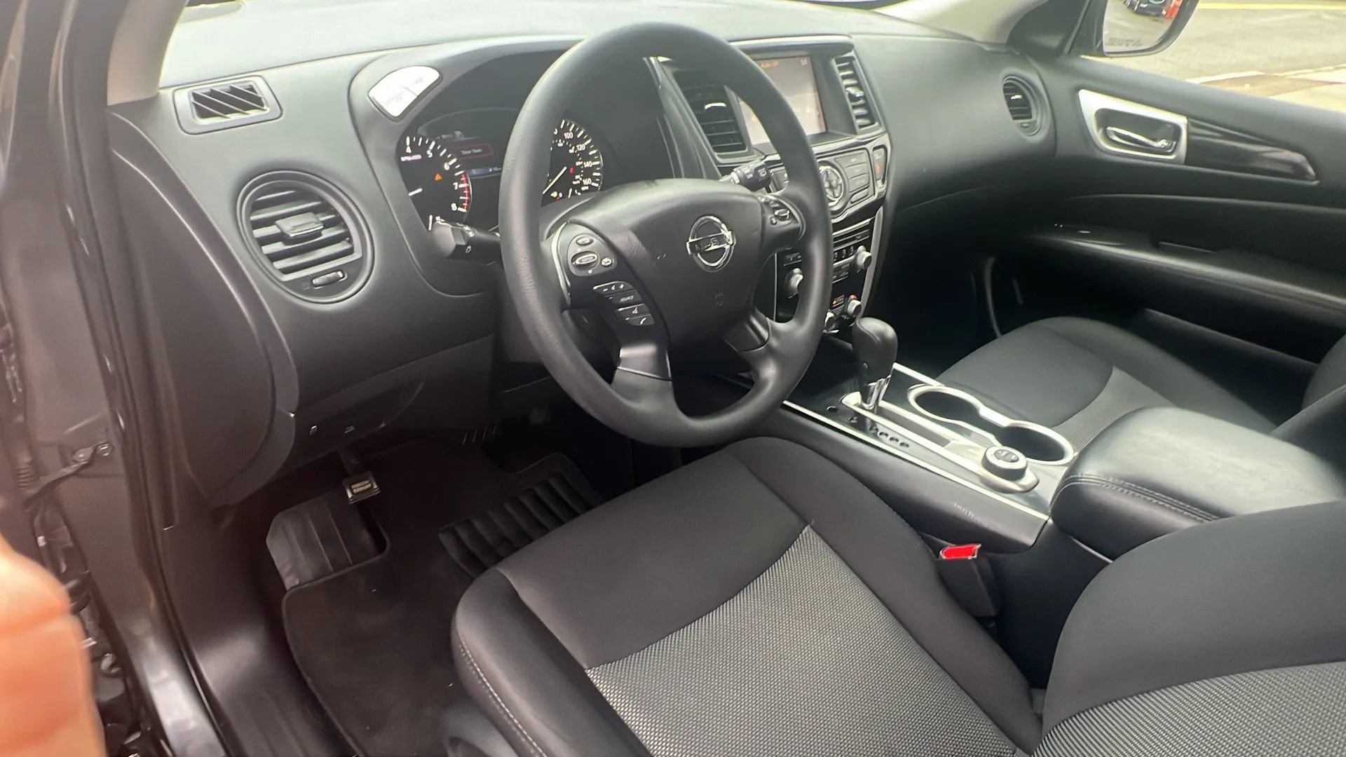 Used 2019 Nissan Pathfinder S image 24