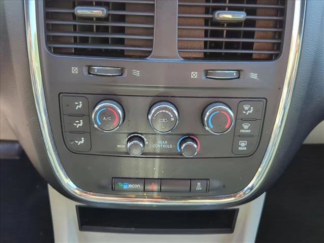 Used 2017 Dodge Grand Caravan SXT image 19