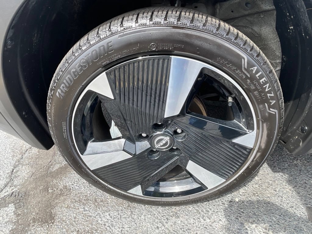 Used 2025 Nissan Kicks SR AWD/4WD image 25