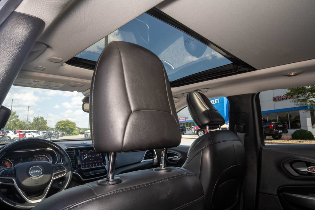 Used 2019 Jeep Cherokee Limited AWD/4WD image 13