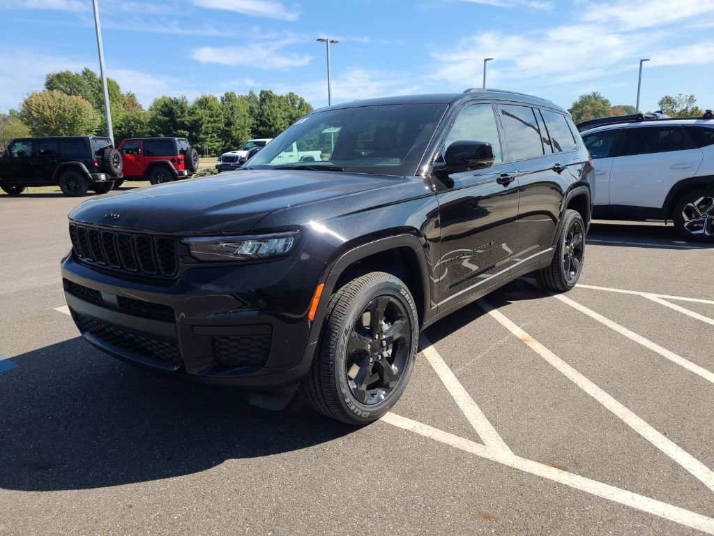 New 2025 Jeep Grand Cherokee L Altitude image 4