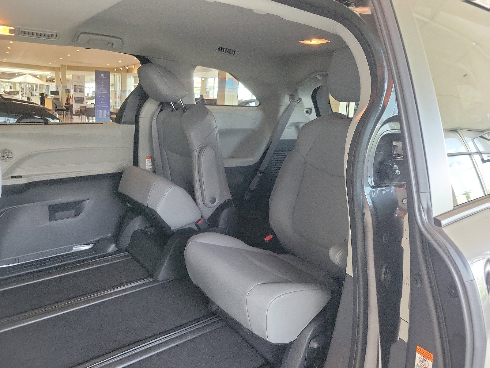Certified 2023 Toyota Sienna XLE image 10
