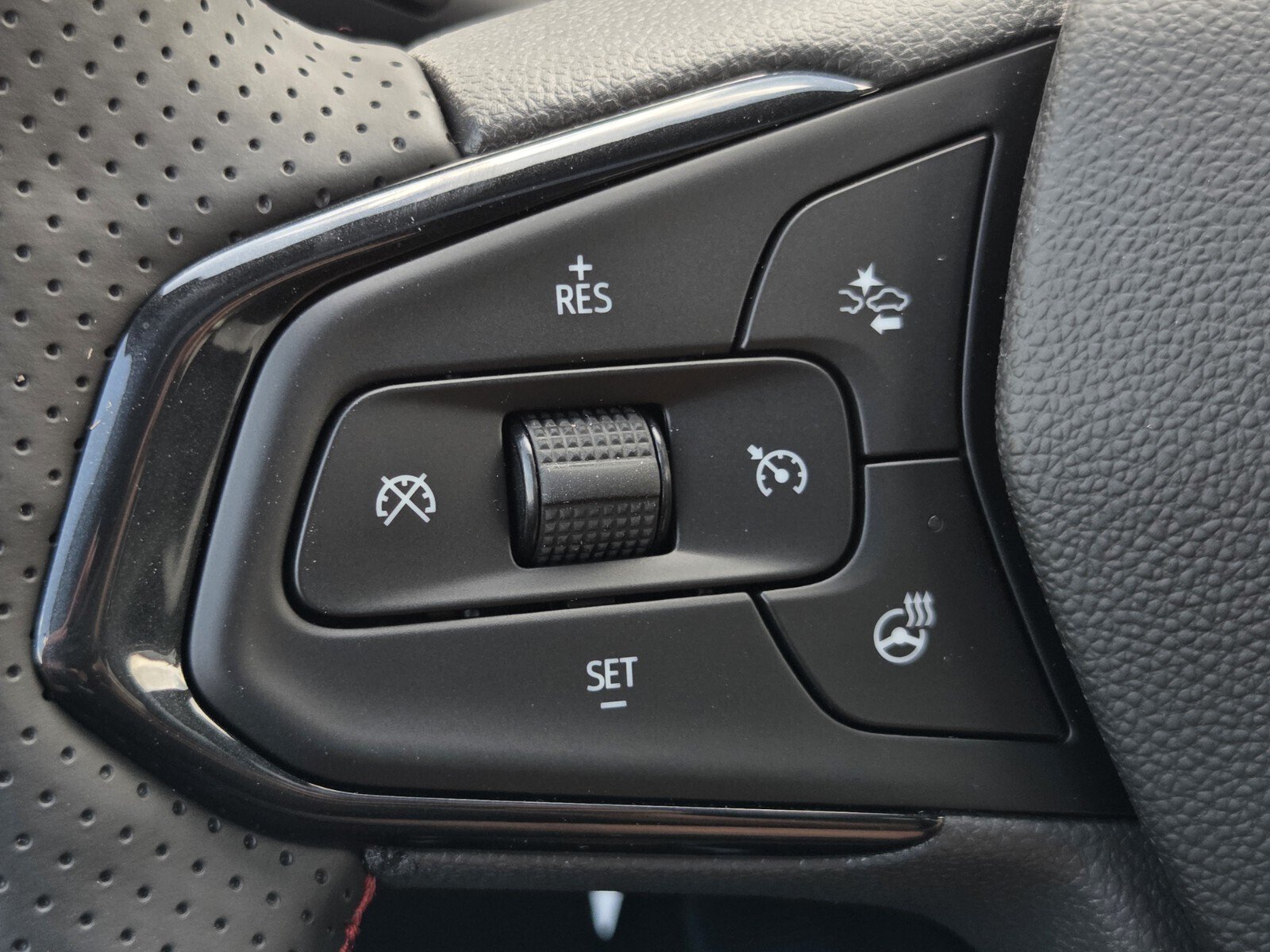 New 2026 Chevrolet Trax RS w/ Sunroof Package FWD image 13