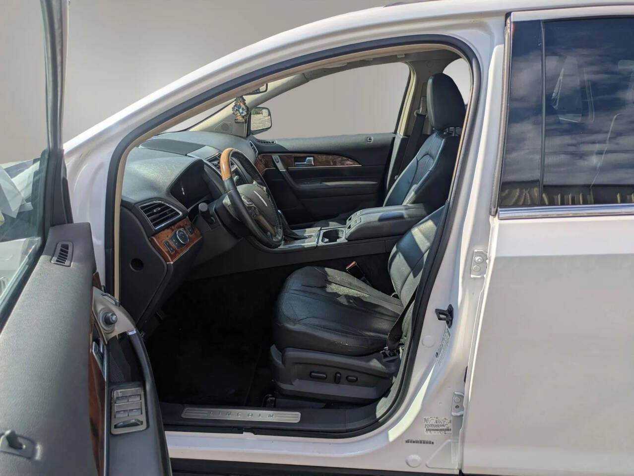 Used 2011 Lincoln MKX 2WD w/ Wood Pkg image 18