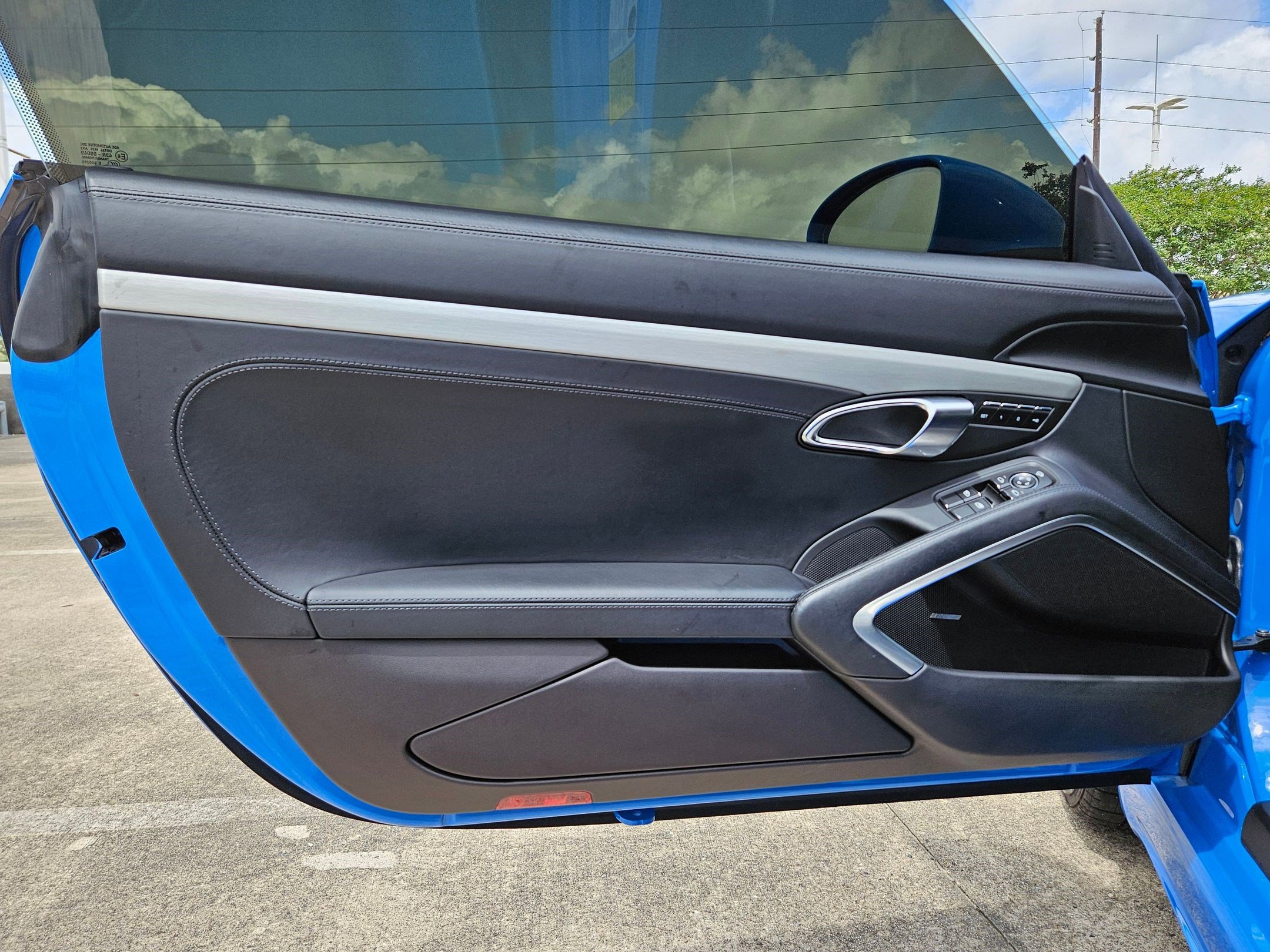 Used 2025 Porsche 718 Cayman RWD image 12