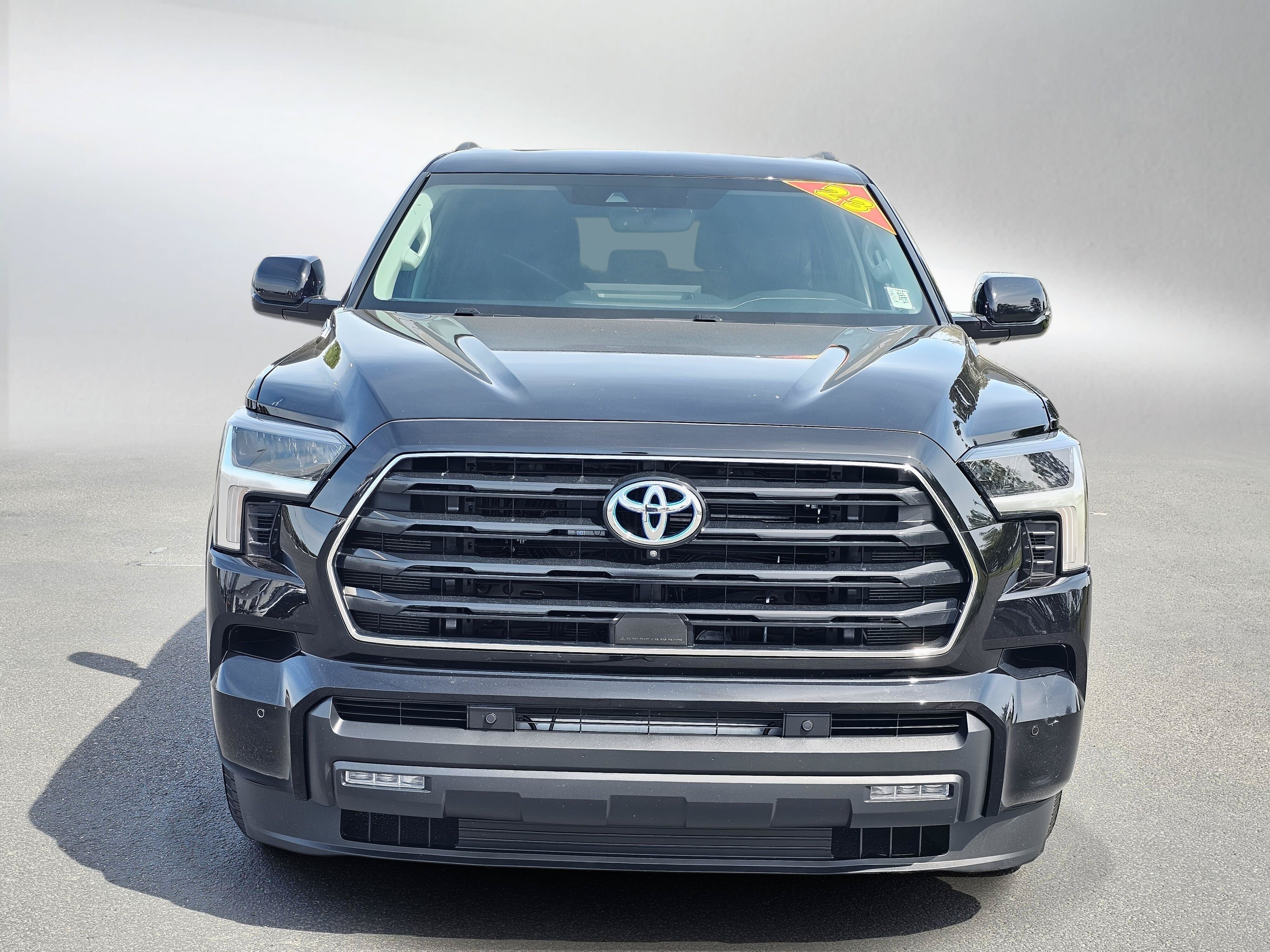 Used 2023 Toyota Sequoia SR5 w/ SR5 Premium Package AWD/4WD image 9
