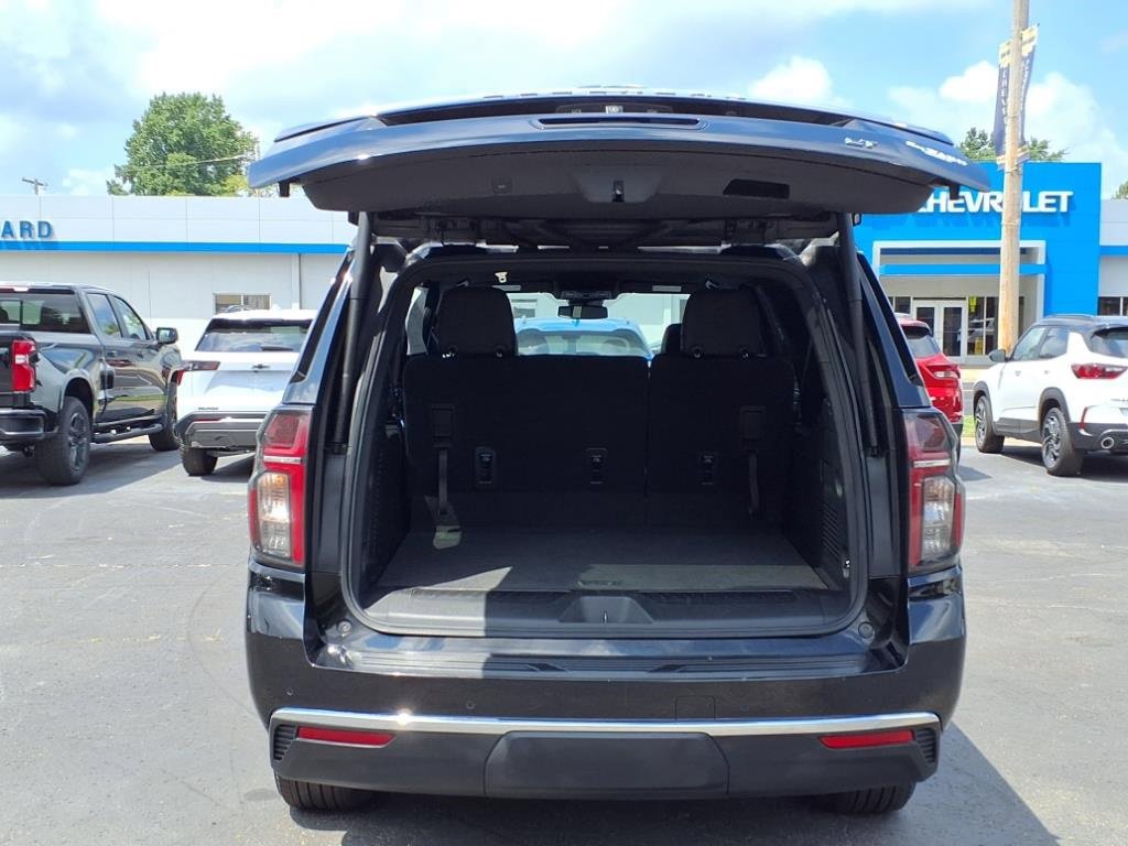 Used 2023 Chevrolet Suburban LT image 15