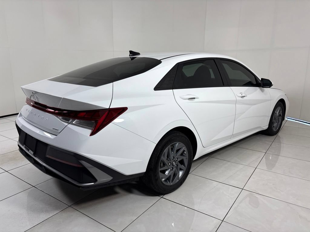 Certified 2025 Hyundai Elantra Hybrid FWD image 5